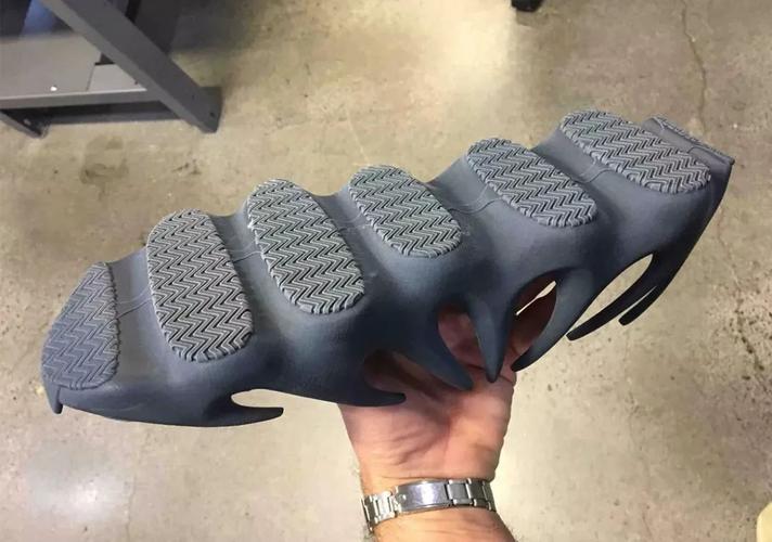 yeezy451,国产,展现出,潮流,10,一款,独具匠心,鞋面,细节,备受瞩目